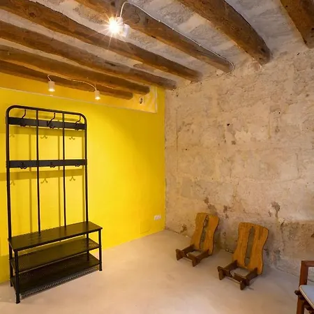 Casa Reformada Junto Al De * Banyoles